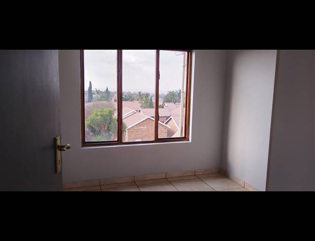 3 BEDROOM PENTHOUSE TO LET IN REYNO RIDGE